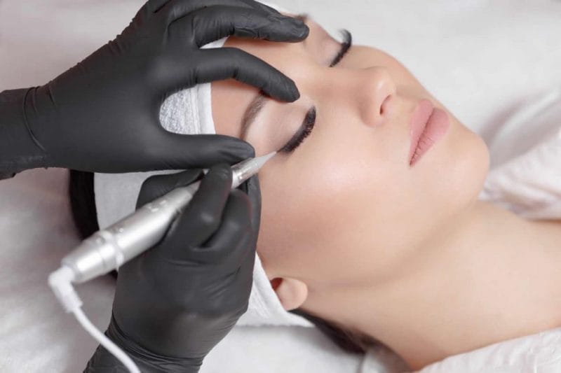 Semi-permanent eyeliner